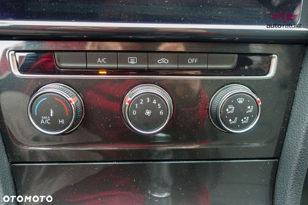 Volkswagen Golf - 23