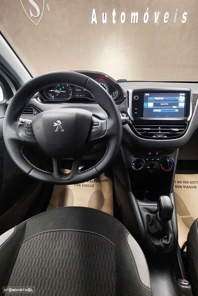 Peugeot 208 - 15