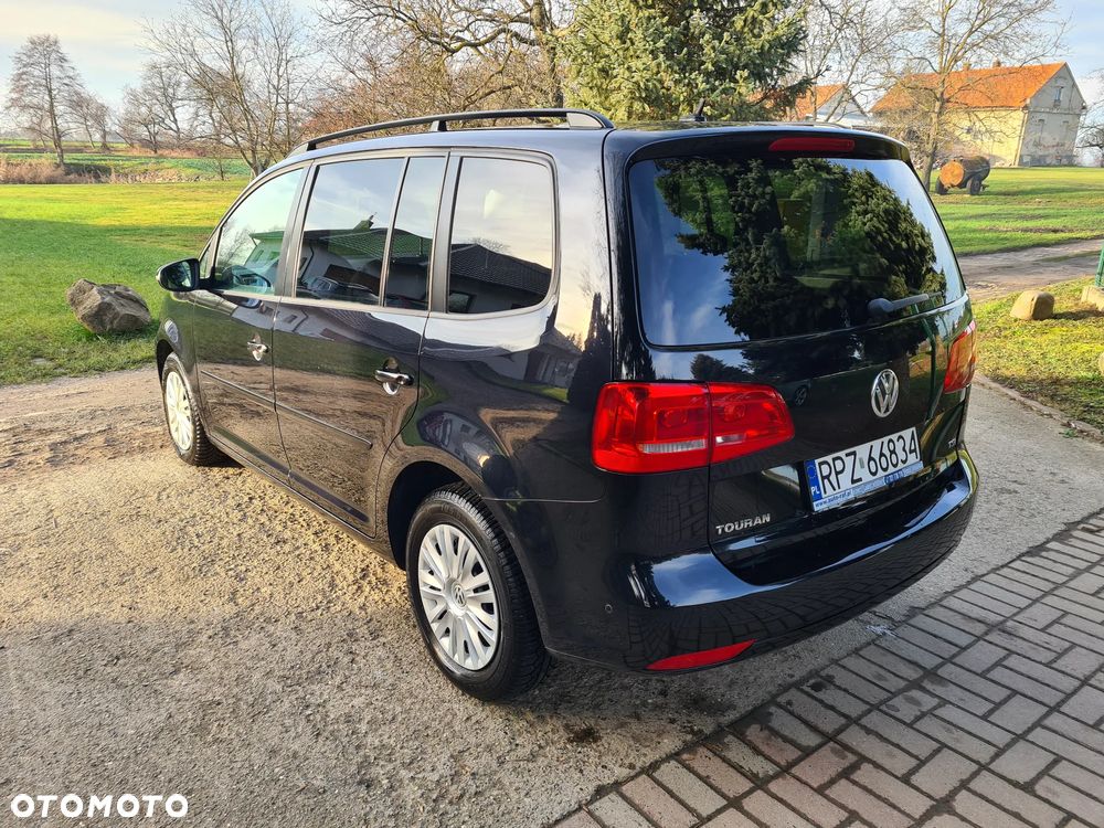 Volkswagen Touran - 10