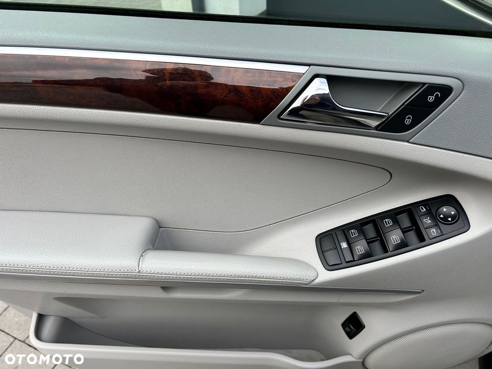 Mercedes-Benz ML 320 CDI 4Matic 7G-TRONIC Edition 10 - 25