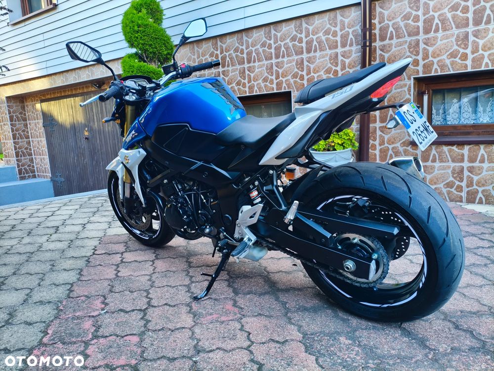 Suzuki GSR - 5