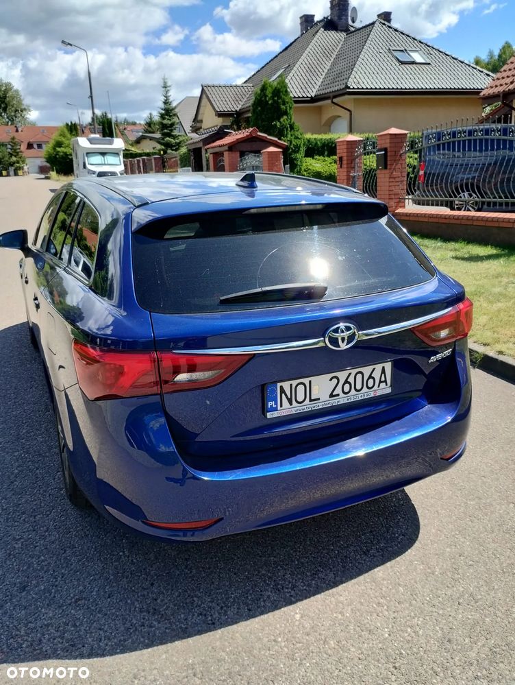 Toyota Avensis 2.0 Premium MS - 12