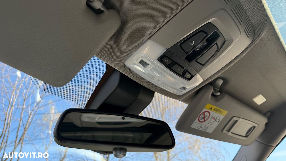 BMW Seria 3 320d Aut. Sport Line - 33