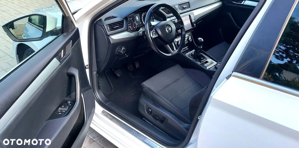 Skoda Superb 2.0 TDI Premium Edition - 28