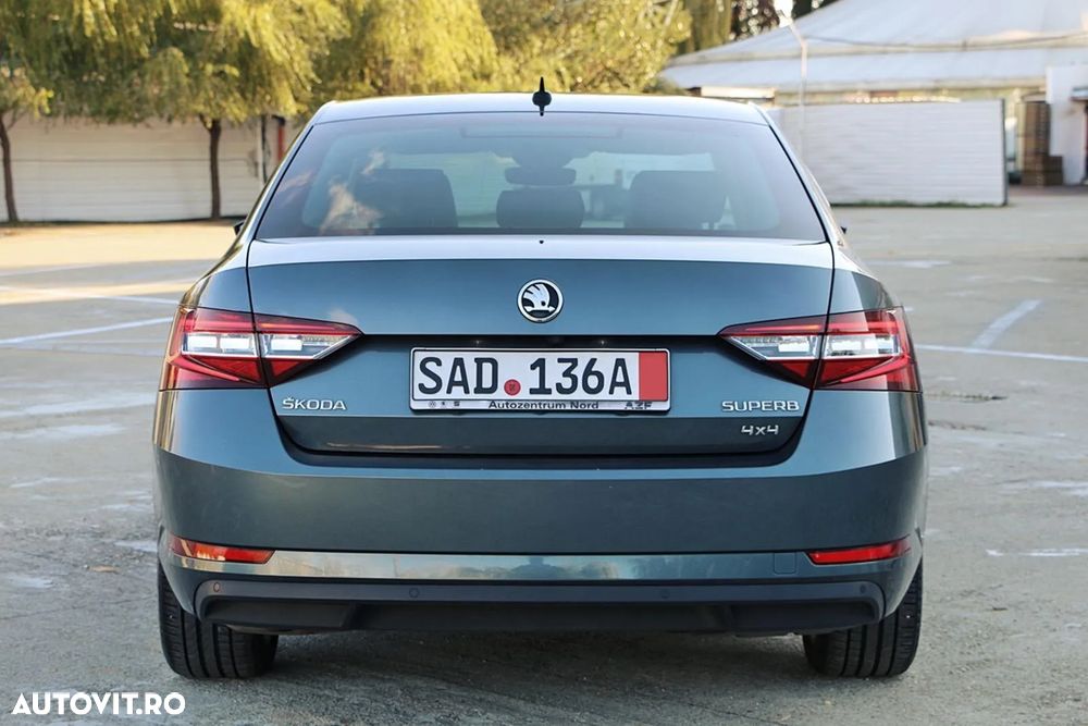 Skoda Superb 2.0 TDI 4X4 DSG Laurin & Klement - 13