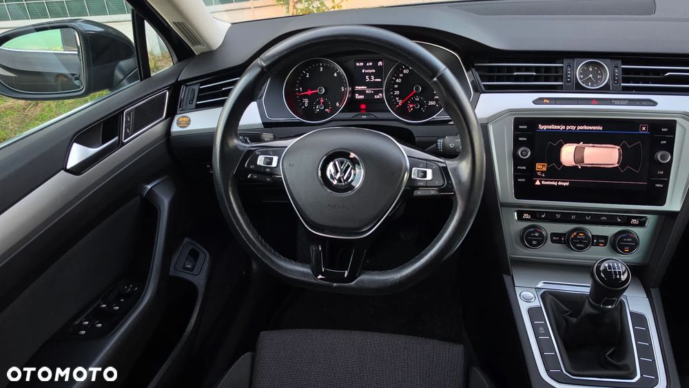 Volkswagen Passat 2.0 TDI (BlueMotion Technology) Trendline - 14
