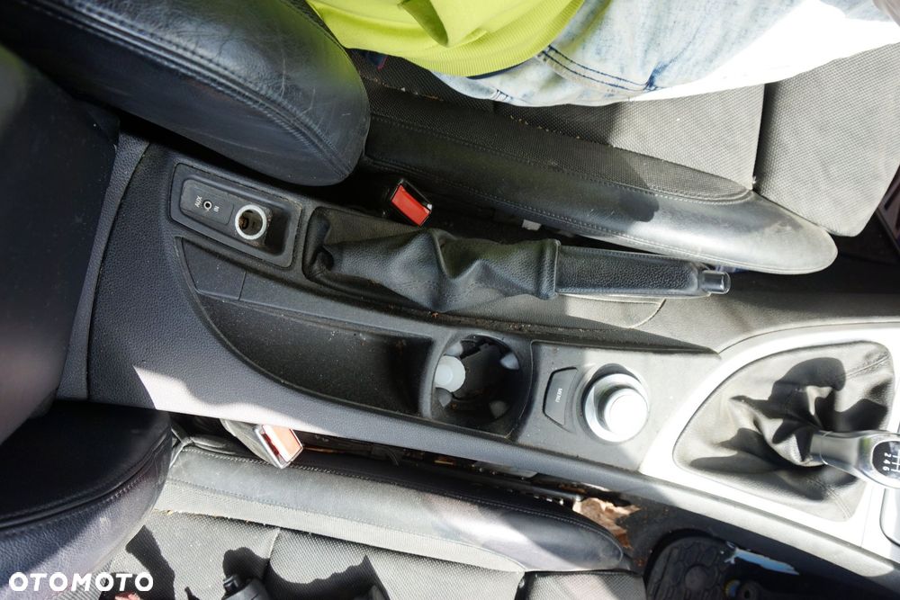 TUNEL ŚRODKOWY PODŁOKIETNIK 1 E81 LIFT  BMW 2007-2011 - 2