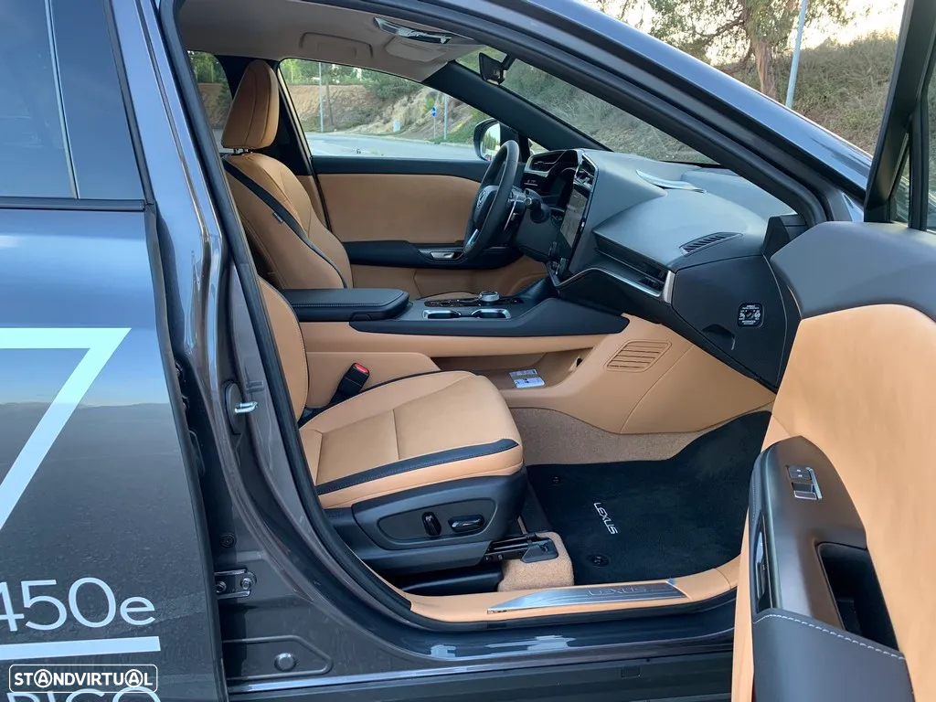 Lexus RZ 450e Executive Plus - 28