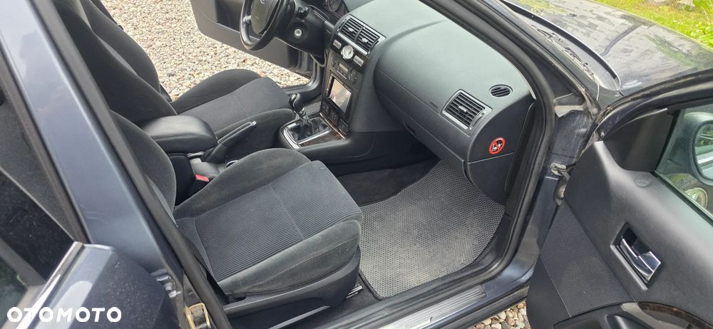 Ford Mondeo 2.5 V6 Ghia - 10