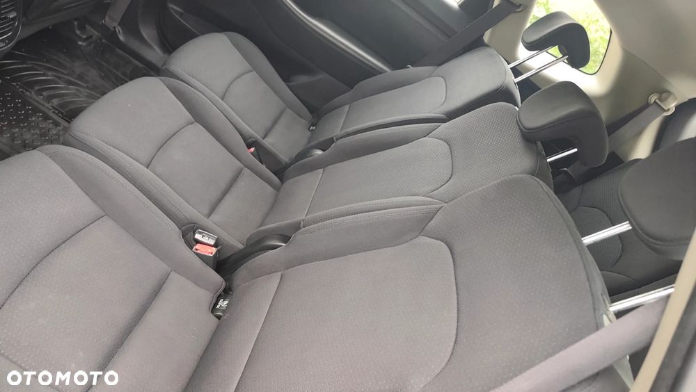 Kia Carens 1.6 GDI Fifa World Cup Edition - 12