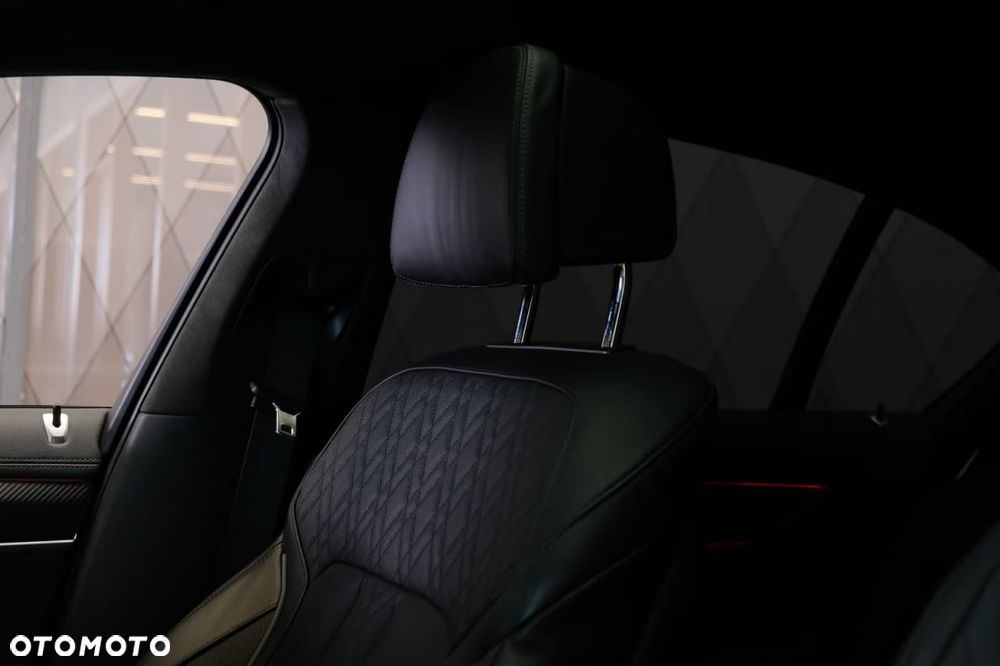 BMW Seria 7 750i xDrive sport - 21