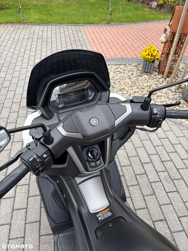 Yamaha NMAX - 10