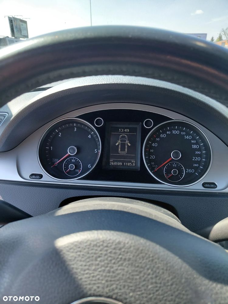 Volkswagen Passat 1.6 TDI BlueMotion Technology Highline - 11