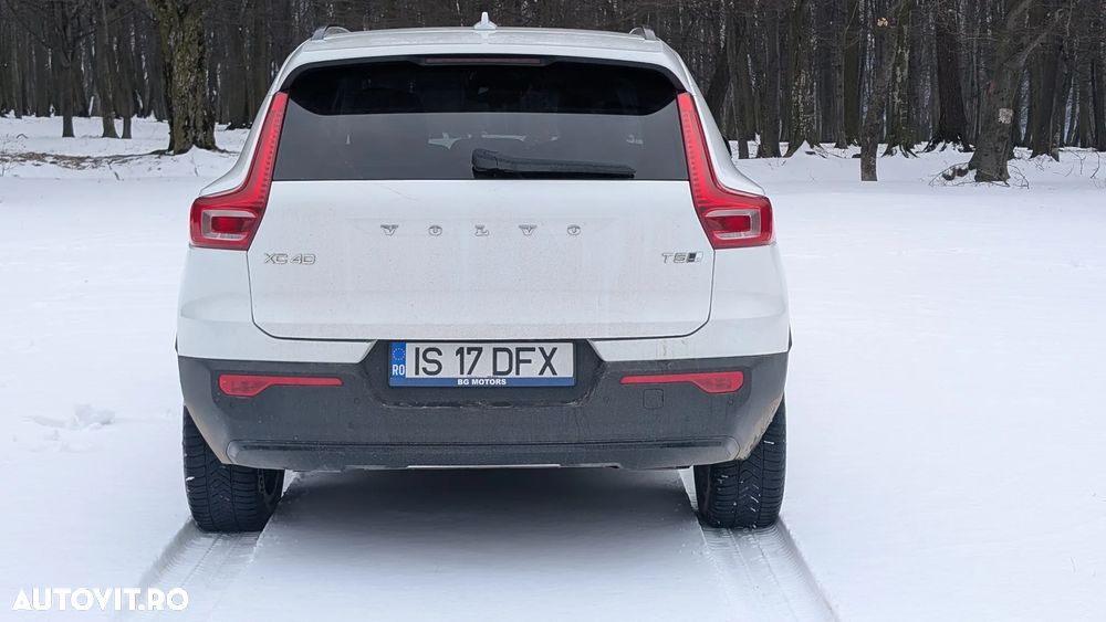 Volvo XC 40 T5 AWD Geartronic Momentum Pro - 12
