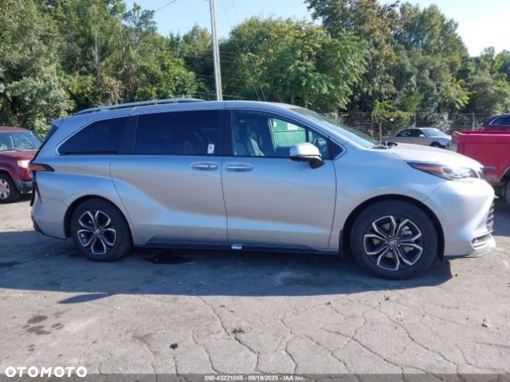 Toyota Sienna - 5