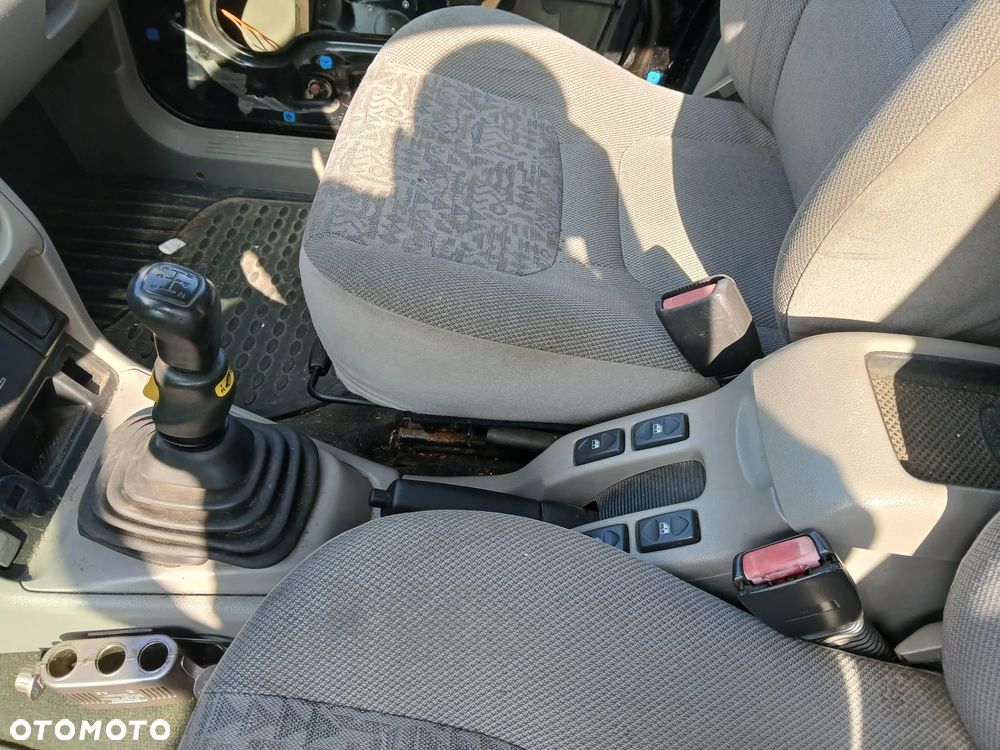 land rover freelander 5D fotel fotele kanapa deska kokpit podsufitka boczek boczki klamka podłokietnik - 6