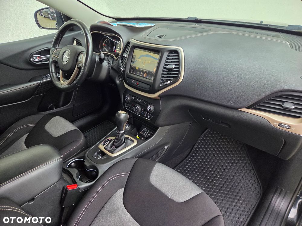 Jeep Cherokee - 10