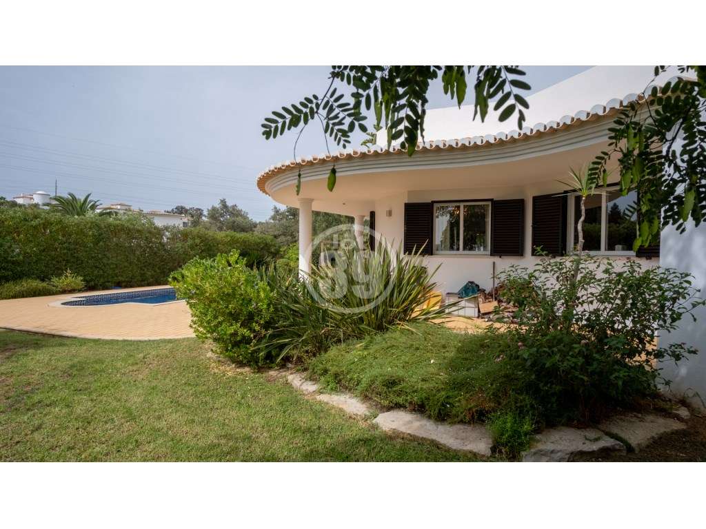 Excelente Moradia T4 com Piscina, Jardins e Garagem Privativa - Grande imagem: 3/40