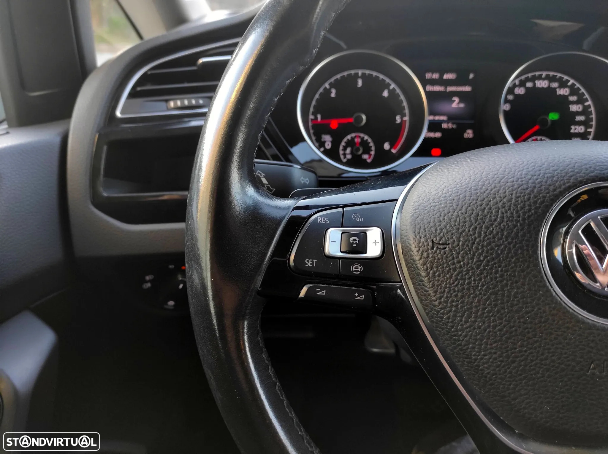 VW Touran 1.6 TDI Highline DSG - 29