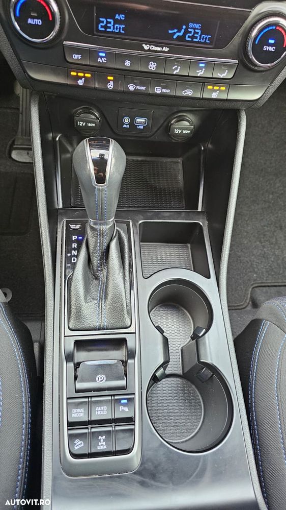 Hyundai Tucson 2.0 CRDI 4WD Automatik Style - 19