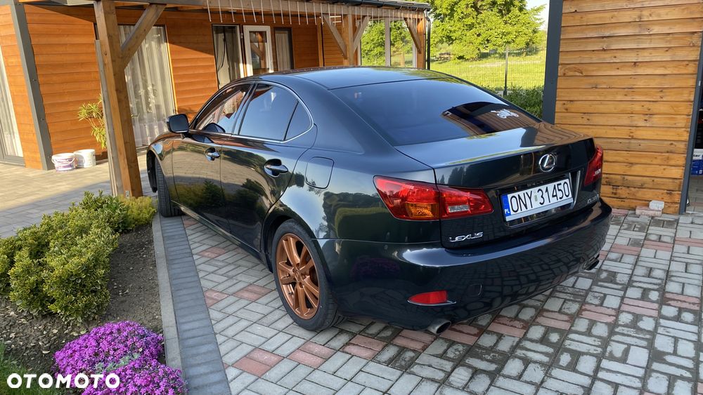 Lexus IS - 33