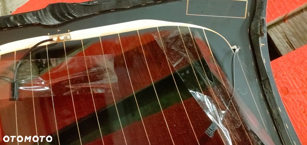 VW ID4 szyba klapy tył oryginalna demontaż - 5