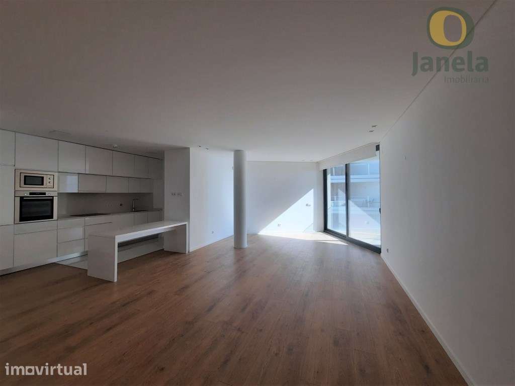 Maravilhoso T2 com vista mar e piscinas (uma aquecida), box e lugar... - Grande imagem: 2/13