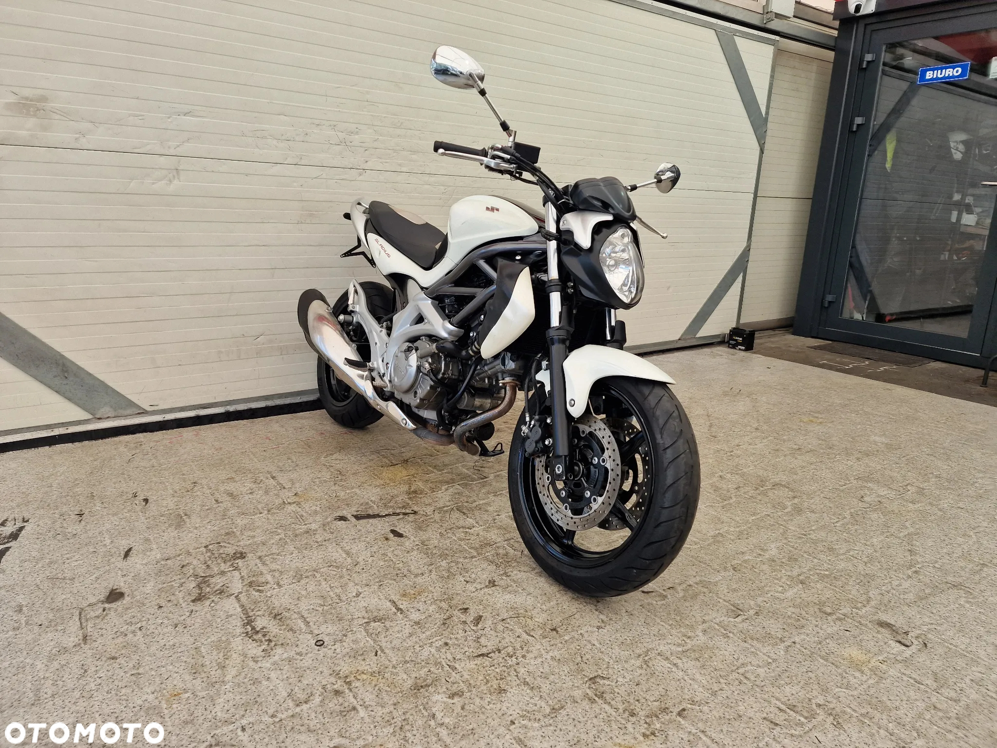 Suzuki Gladius - 6