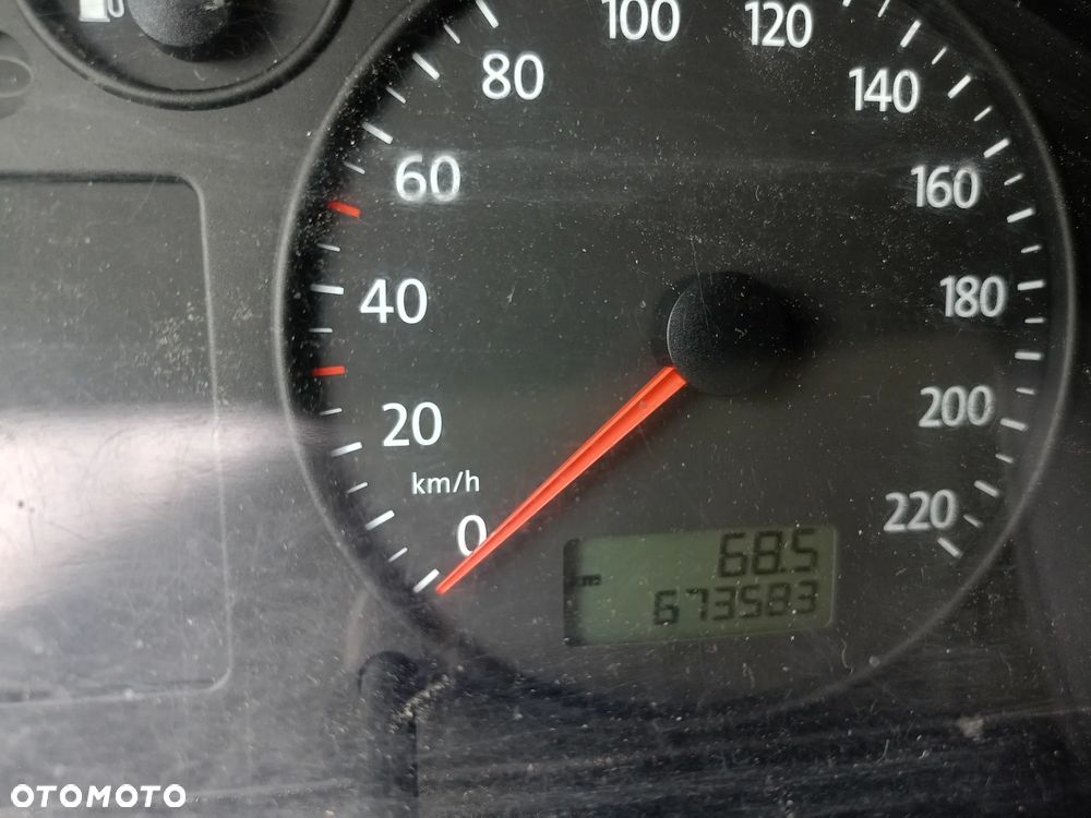 Volkswagen Caravelle - 12
