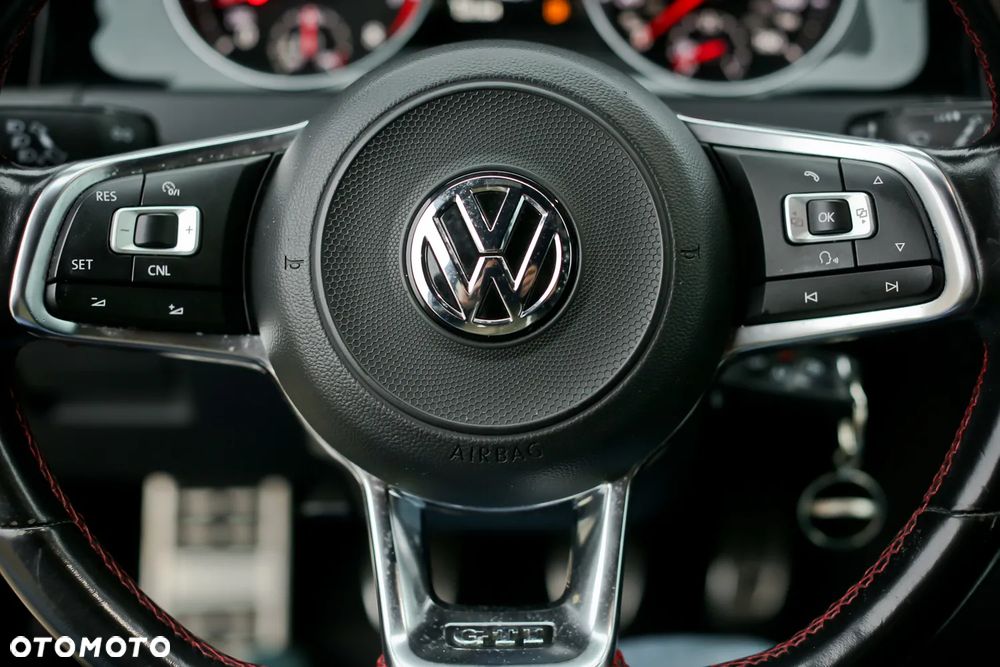 Volkswagen Golf - 27