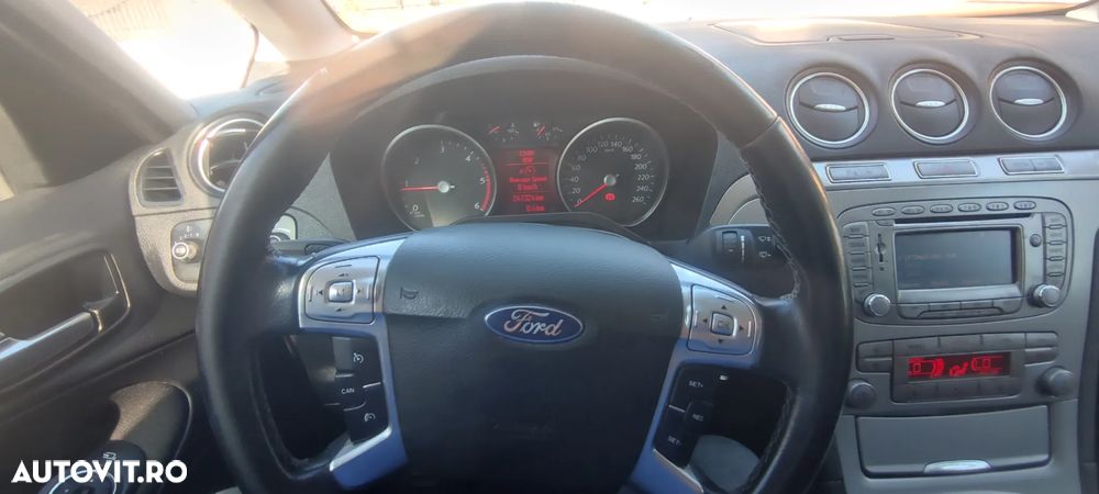 Ford S-Max - 25