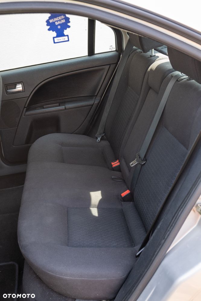 Ford Mondeo 1.8 Ambiente - 9