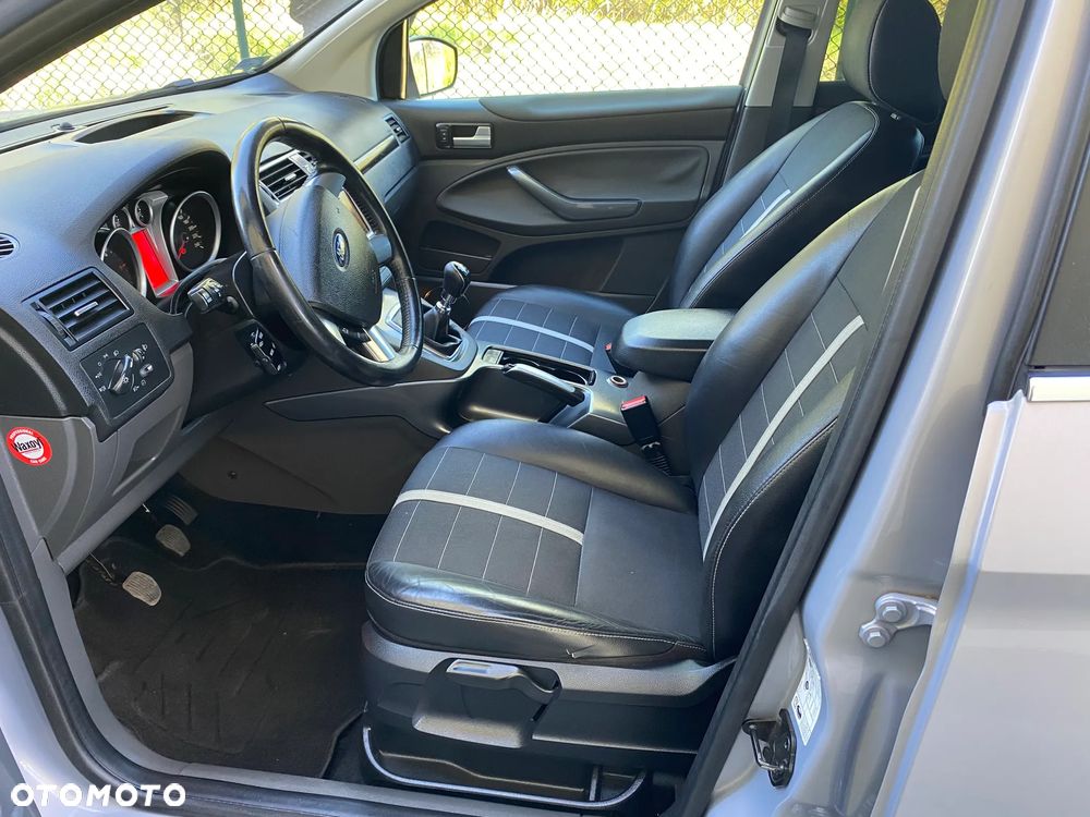 Ford Kuga 2.0 TDCi 2x4 Titanium - 17