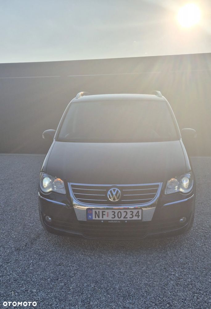 Volkswagen Touran - 1