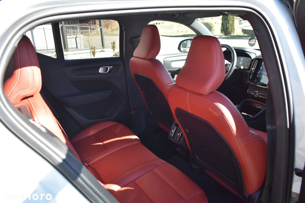 Volvo XC 40 D4 AWD Geartronic Momentum Pro - 11