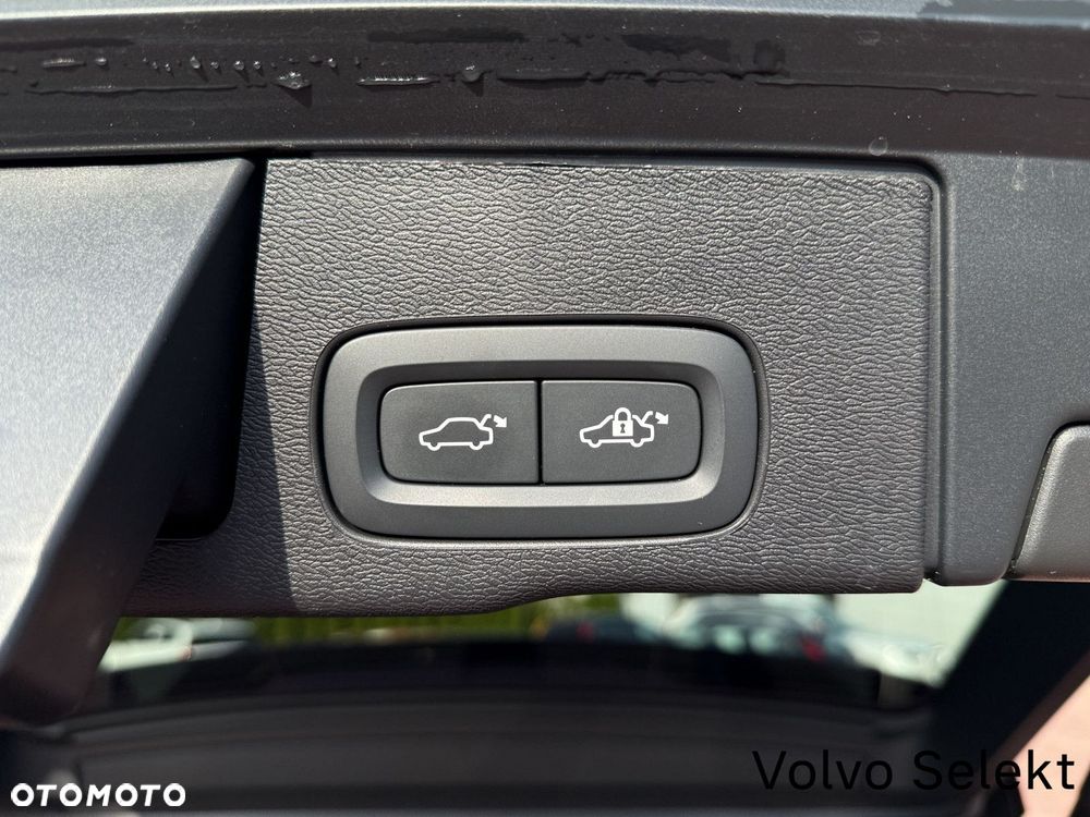 Volvo XC 60 B5 B AWD Plus Dark - 22