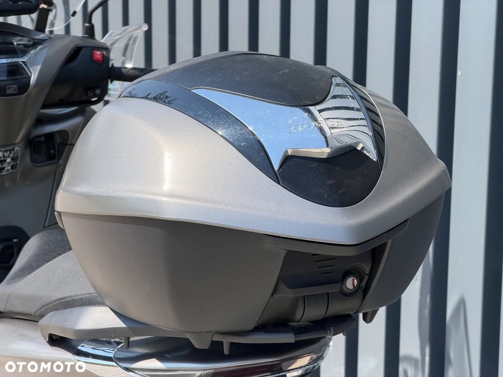 Honda SH - 9