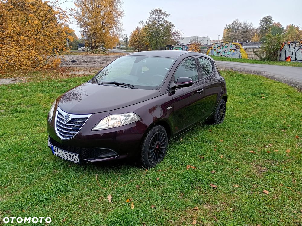 Lancia Ypsilon