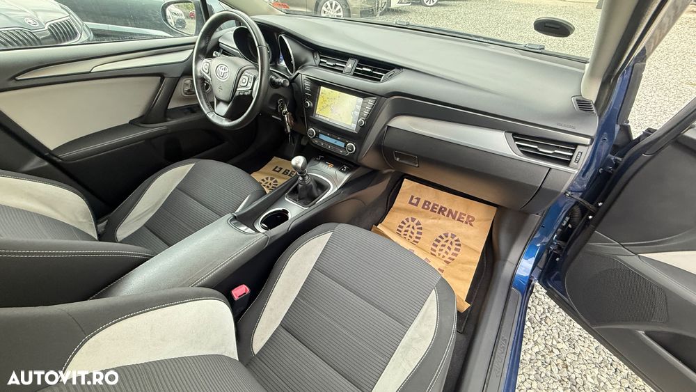 Toyota Avensis 2.0 D-4D Executive - 7