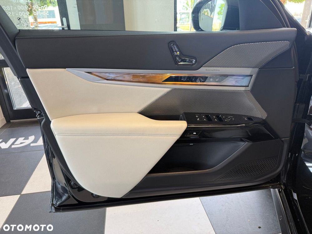 BMW Seria 7 - 24