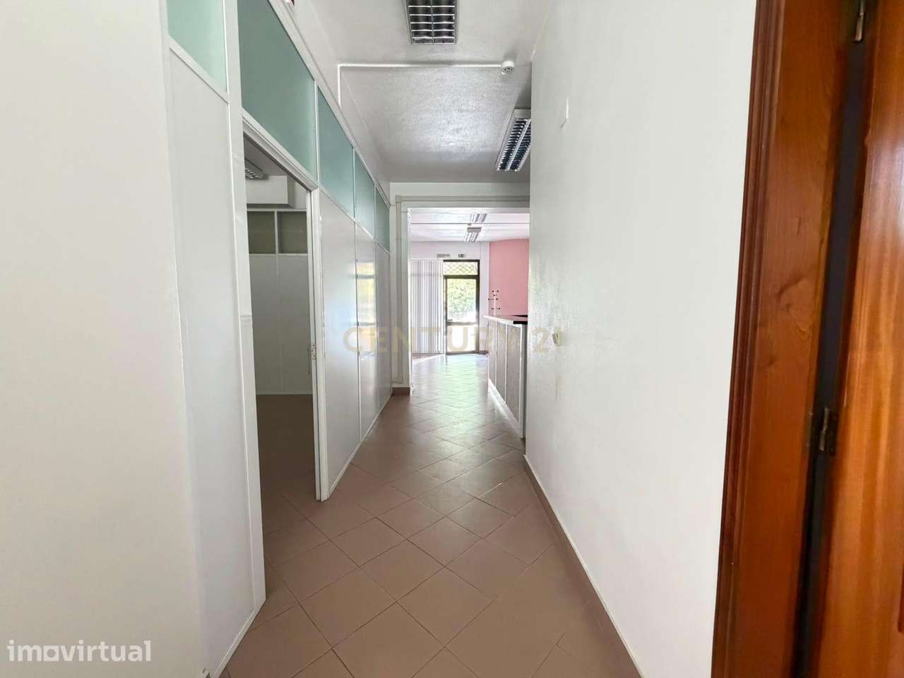 Loja com 85m2 e duas casas de banho em Setúbal - Grande imagem: 2/14
