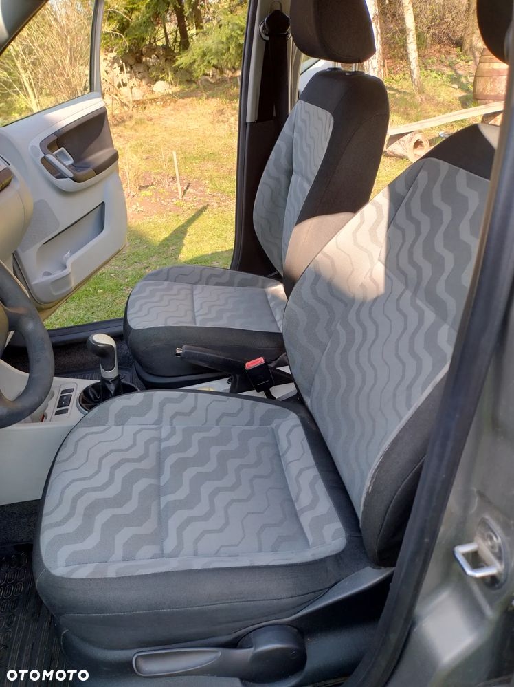 Skoda Fabia 1.4 16V Ambiente - 12