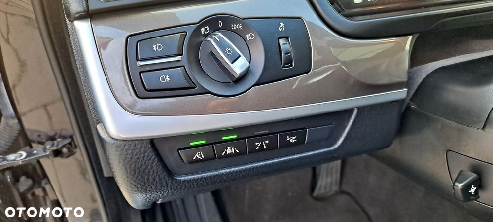BMW Seria 5 535d Sport-Aut Modern Line - 11