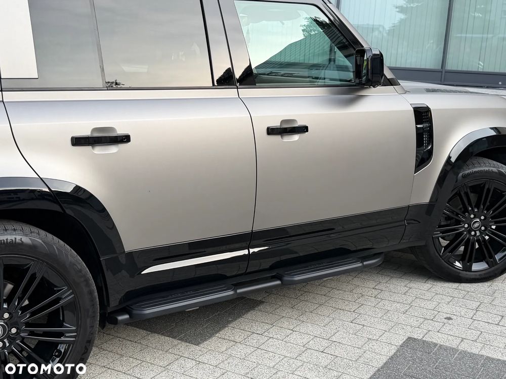 Land Rover Defender 3.0 D300 mHEV X-Dynamic SE - 33
