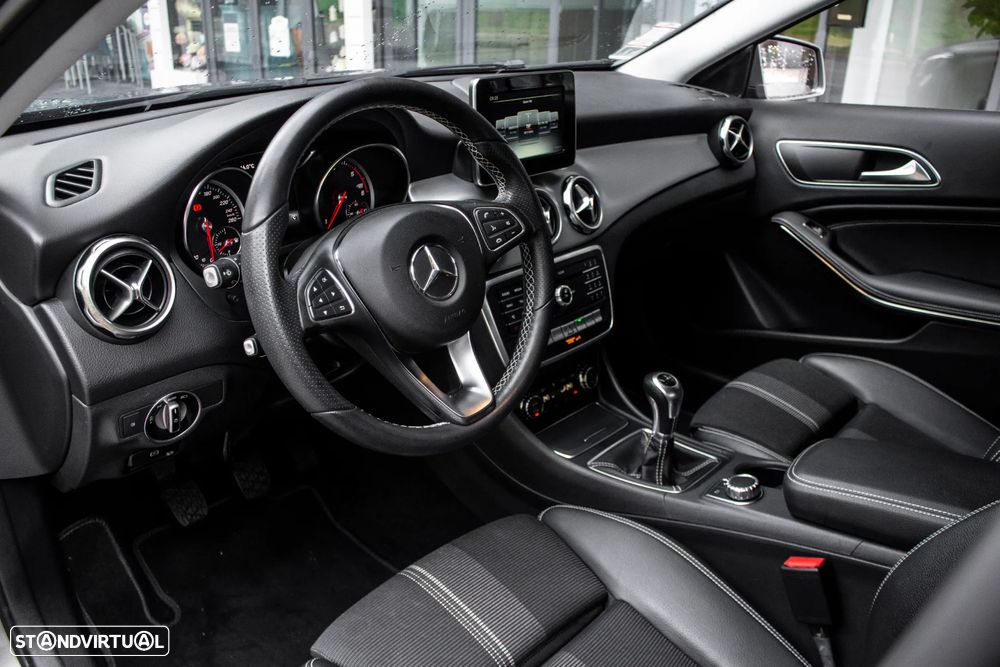 Mercedes-Benz GLA 180 d Urban - 25