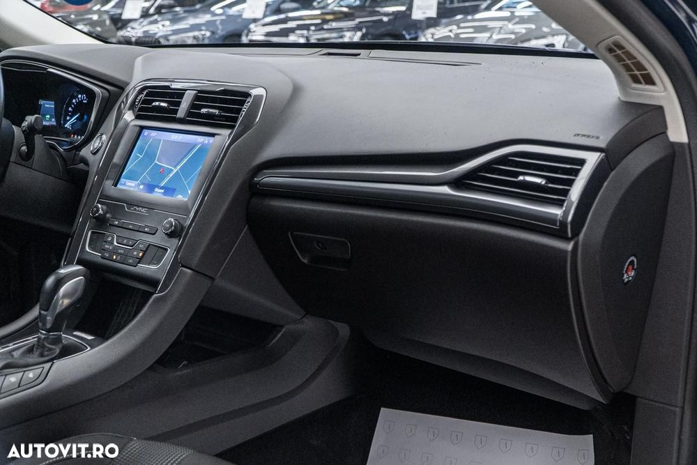 Ford Mondeo 2.0 HEV Titanium - 37