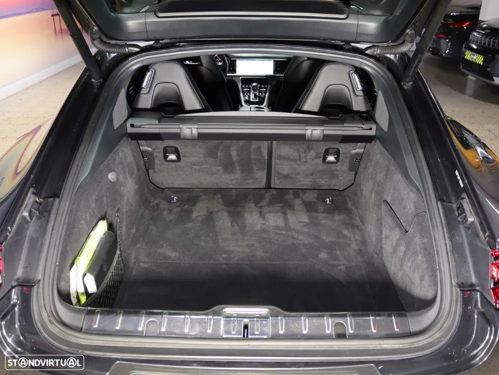 Porsche Panamera 4 E-Hybrid - 17