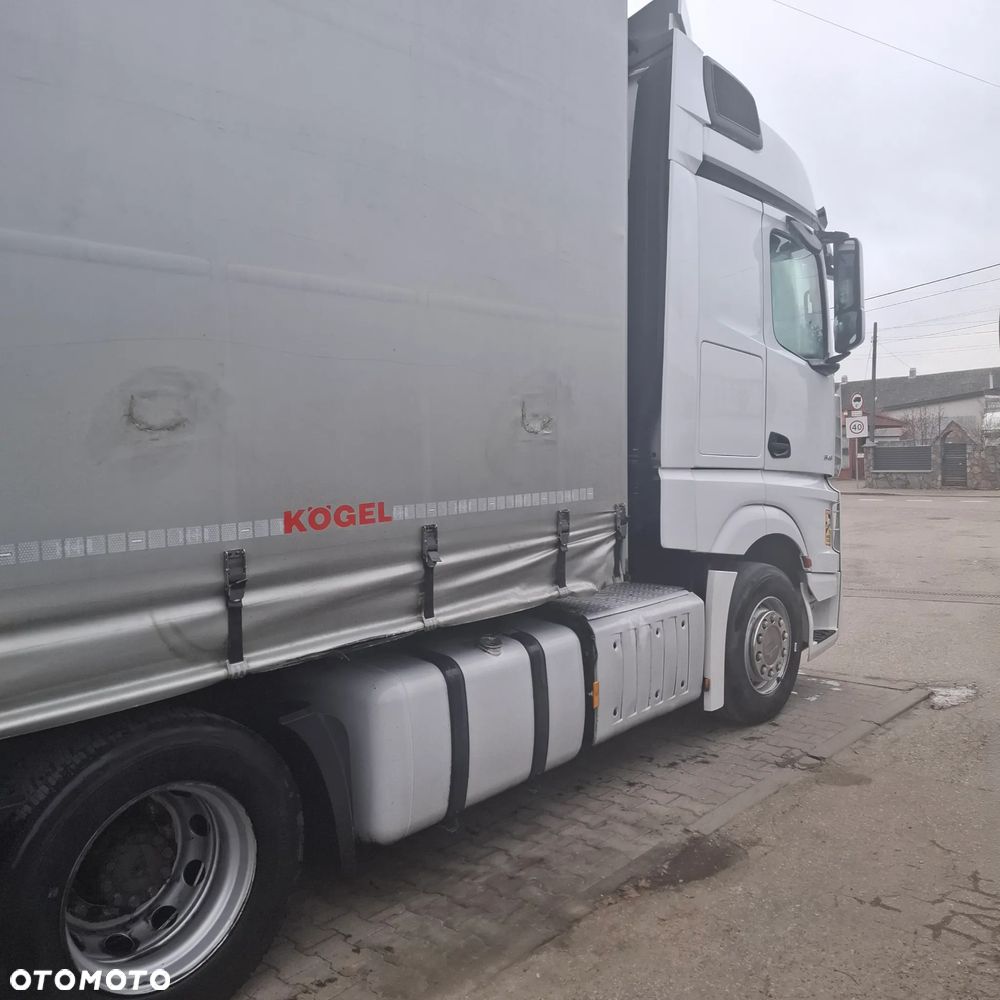 Mercedes-Benz Actros - 4