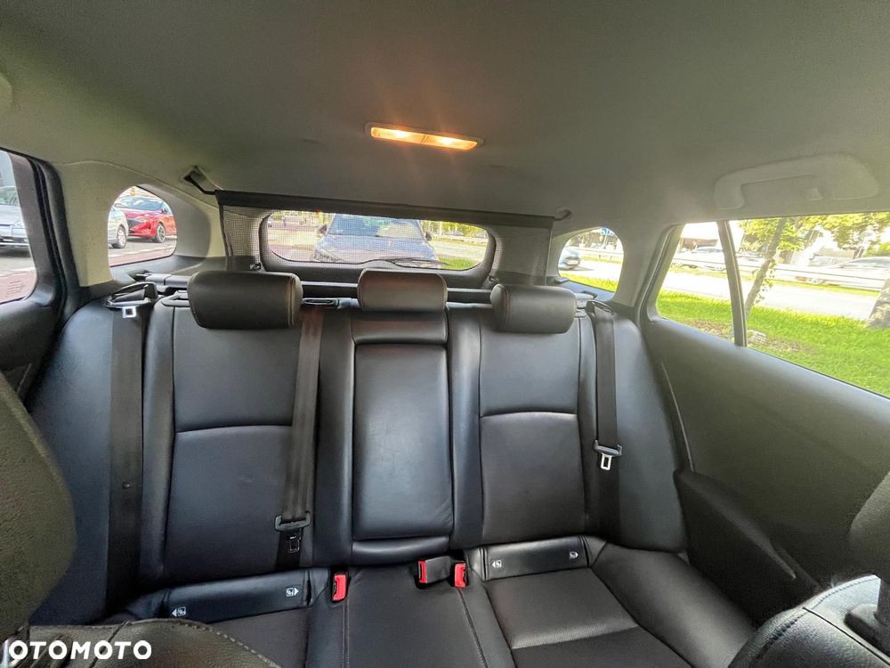 Toyota Avensis 1.8 Premium - 14