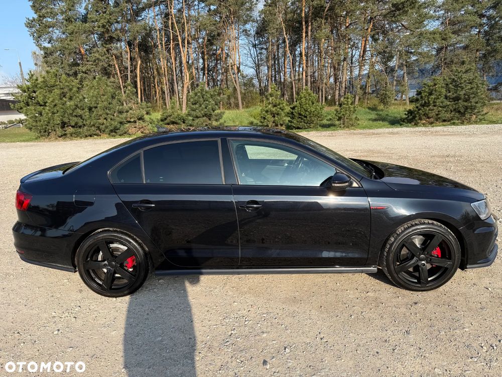 Volkswagen Jetta - 3